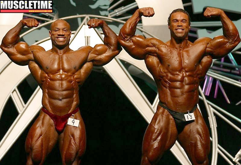 Dexter Jackson (3.) a Kevin Levrone (6.) - Mr. Olympia 2003