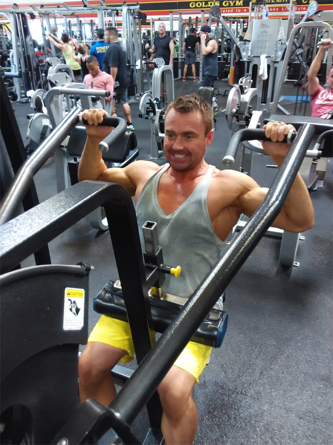 Ji�� Vil�mek na tr�ninku v Gold�s Gymu v roce 2014