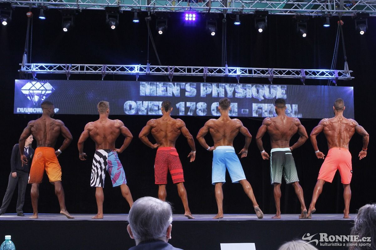 Ond�ej Kmo���k na IFBB Diamond Cupu 2016 p�i souboji se soupe�i ve physique mu�� nad 178 cm