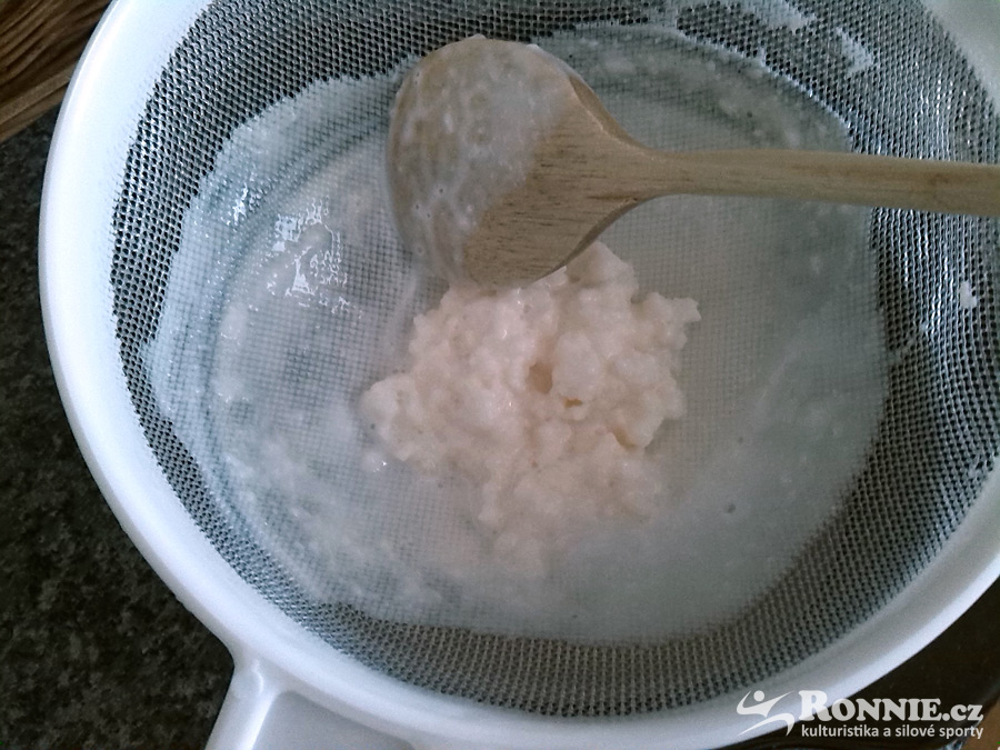 Vznikl� kef�r p�eced�me.