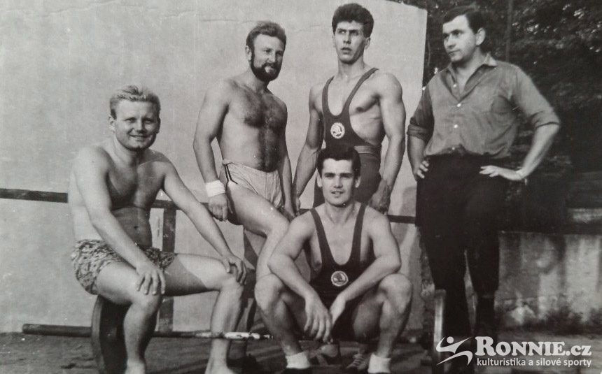 Vzp�ra�sk� odd�l TJ Sm�chov 1964 - Haluza, tren�r Sl�ma (bratr kulturisty Ji��ho), Hork�, Kod�tek v pop�ed�