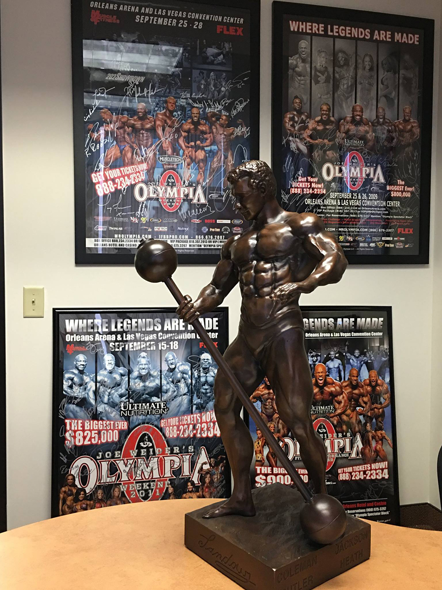 So�ka Sandowa - trofej pro v�t�ze Mr. Olympia 2016