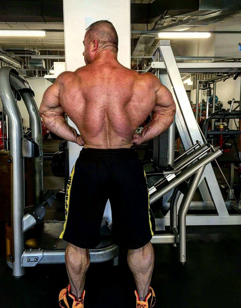 Andrej Mozol�ni