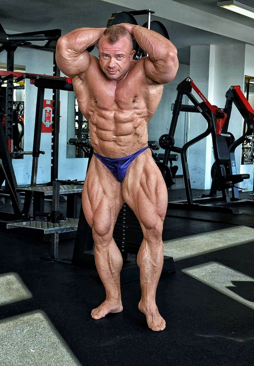 Andrej Mozol�ni
