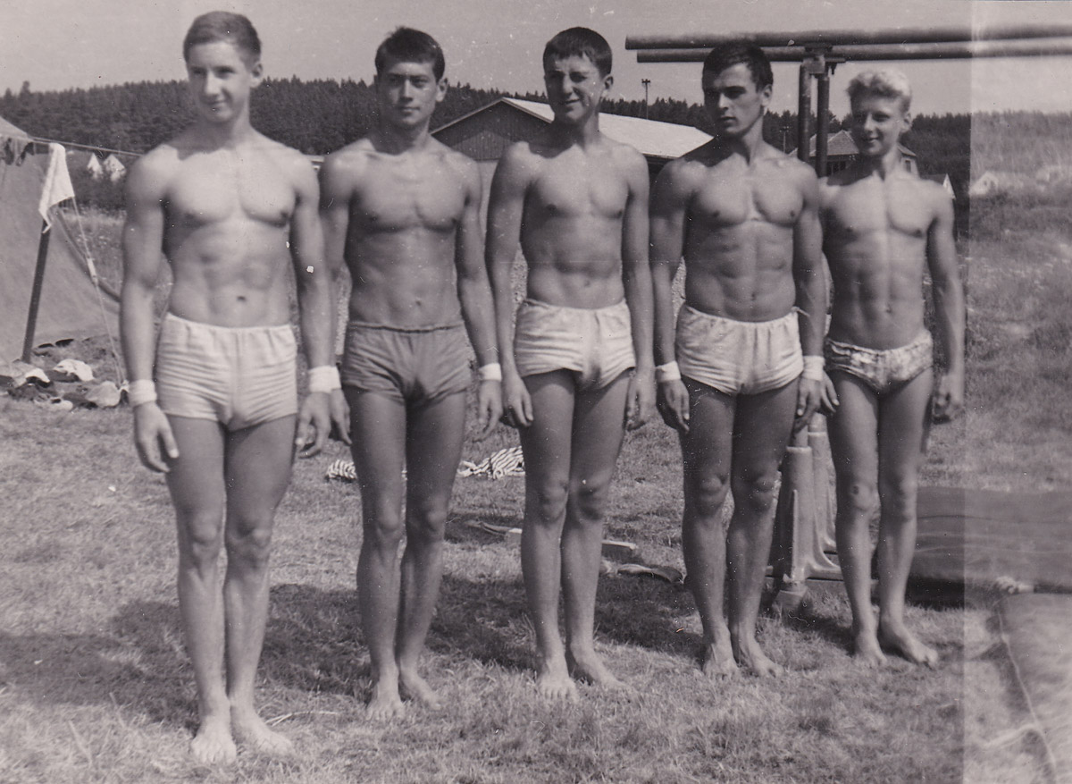 1964 � Pavel Nesn�dal na soust�ed�n� sportovn� gymnastiky odd�lu Plze� v Sob�kurech