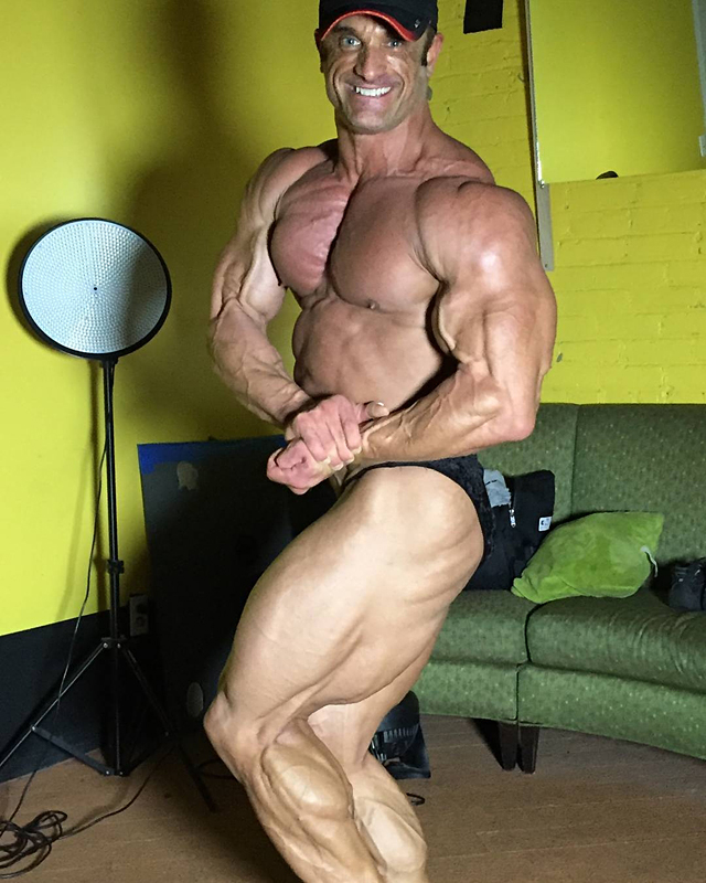 Dan Decker 3 dny p�ed Ferrigno Legacy 2016
