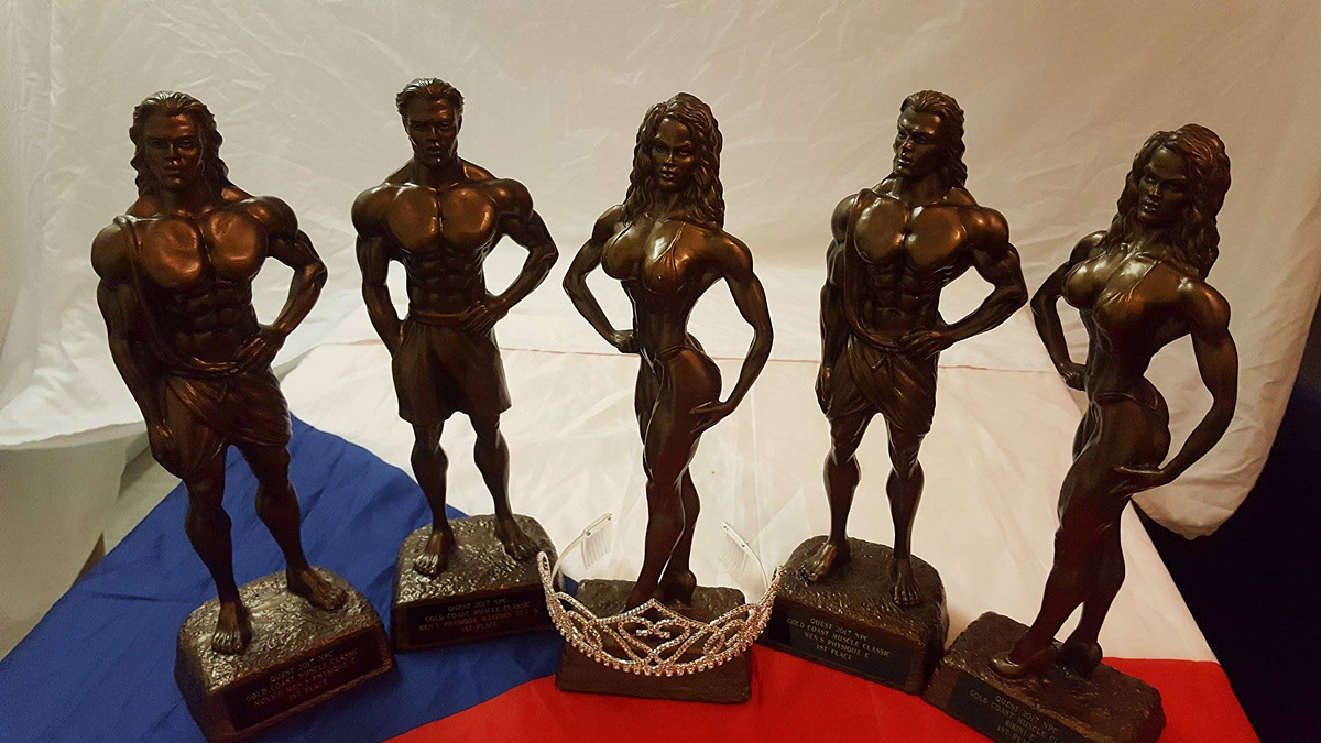 Trofeje Ji��ho Vil�mka a Alexandry Voroniny z NPC Gold Coast Muscle Classic 2017�
