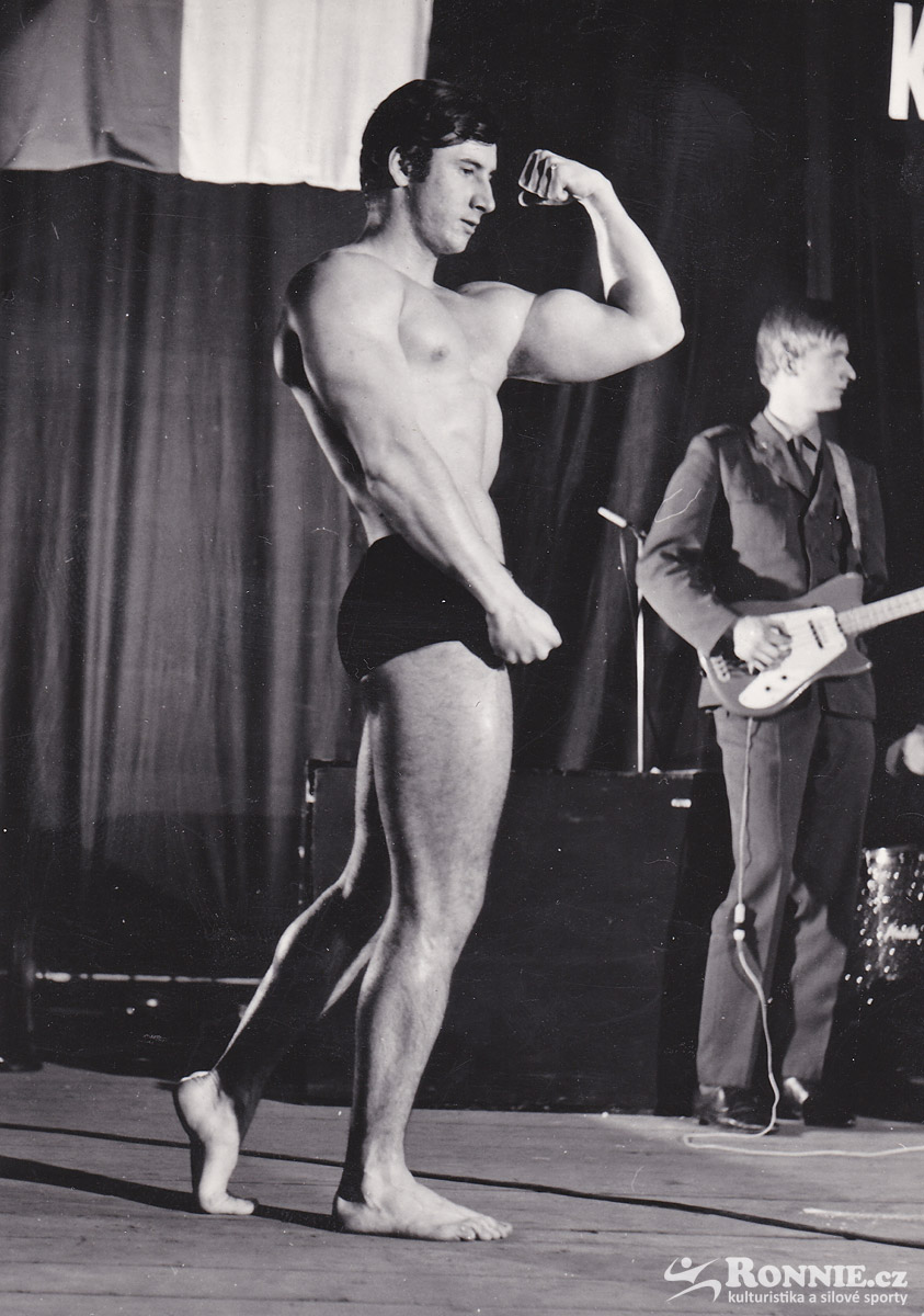 1969 St��bro � okresn� p�ebor � Pavel Nesn�dal v doprovodu tehdy z�vodn�ky obl�ben� �iv� hudby