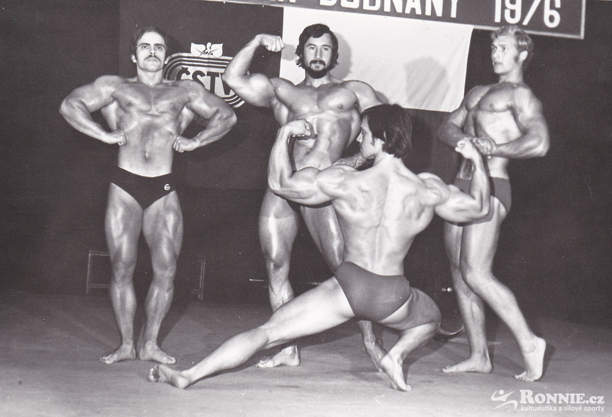1976 Dub�any � poh�rov� sout� � v�t�zov� kategori� zleva Ji�� Hovorka, Pavel Nesn�dal, nezn�m� a vp�edu Anton Holi�