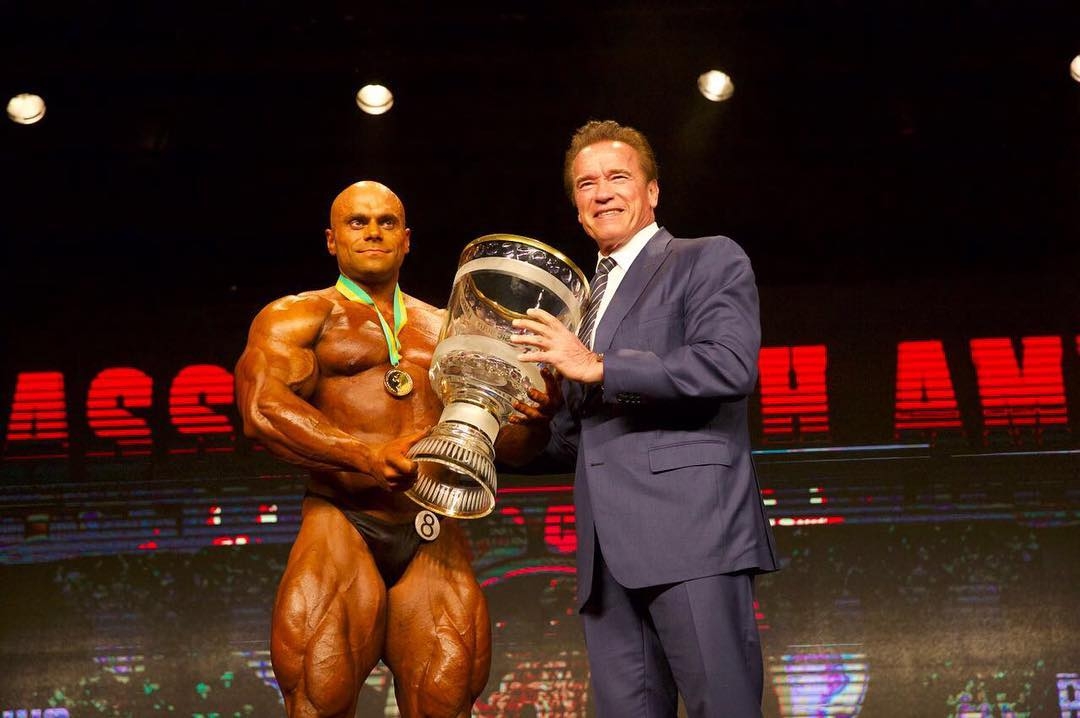Luk� Osladil, Arnold Schwarzenegger��