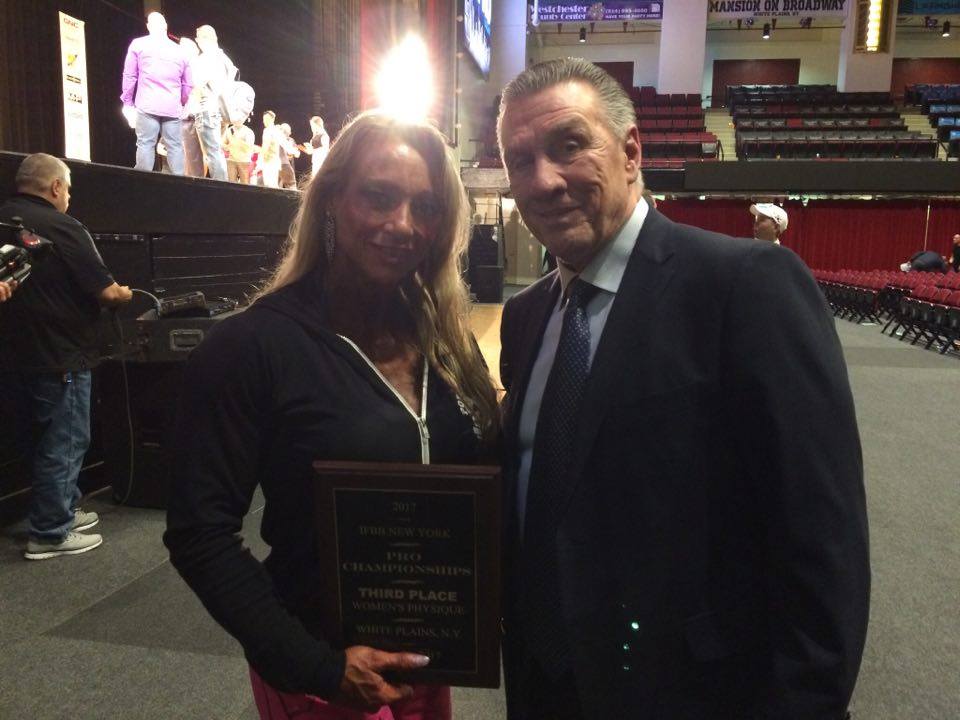 Margita Z�molov� a prezident profesion�ln� divize IFBB Jim Manion