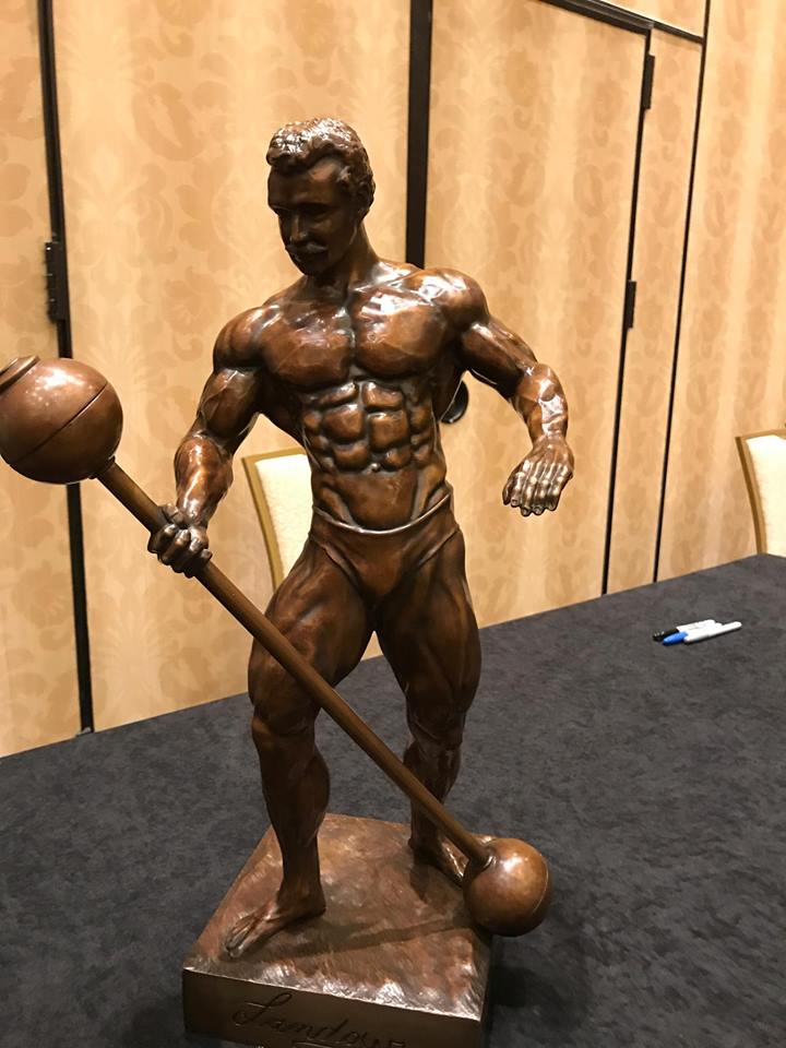 So�ka Sandowa - trofej pro v�t�ze Mr. Olympia