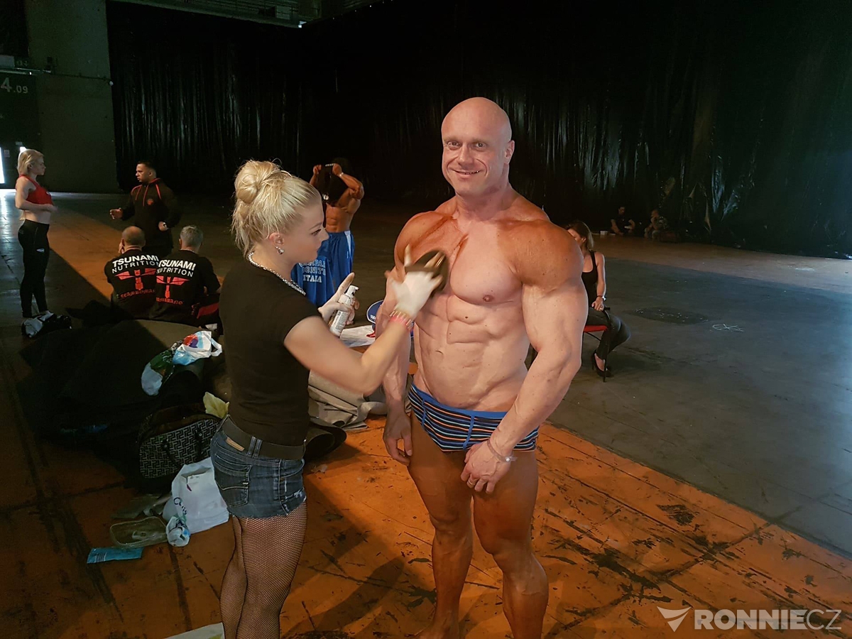Jaroslav Paseka s man�elkou�