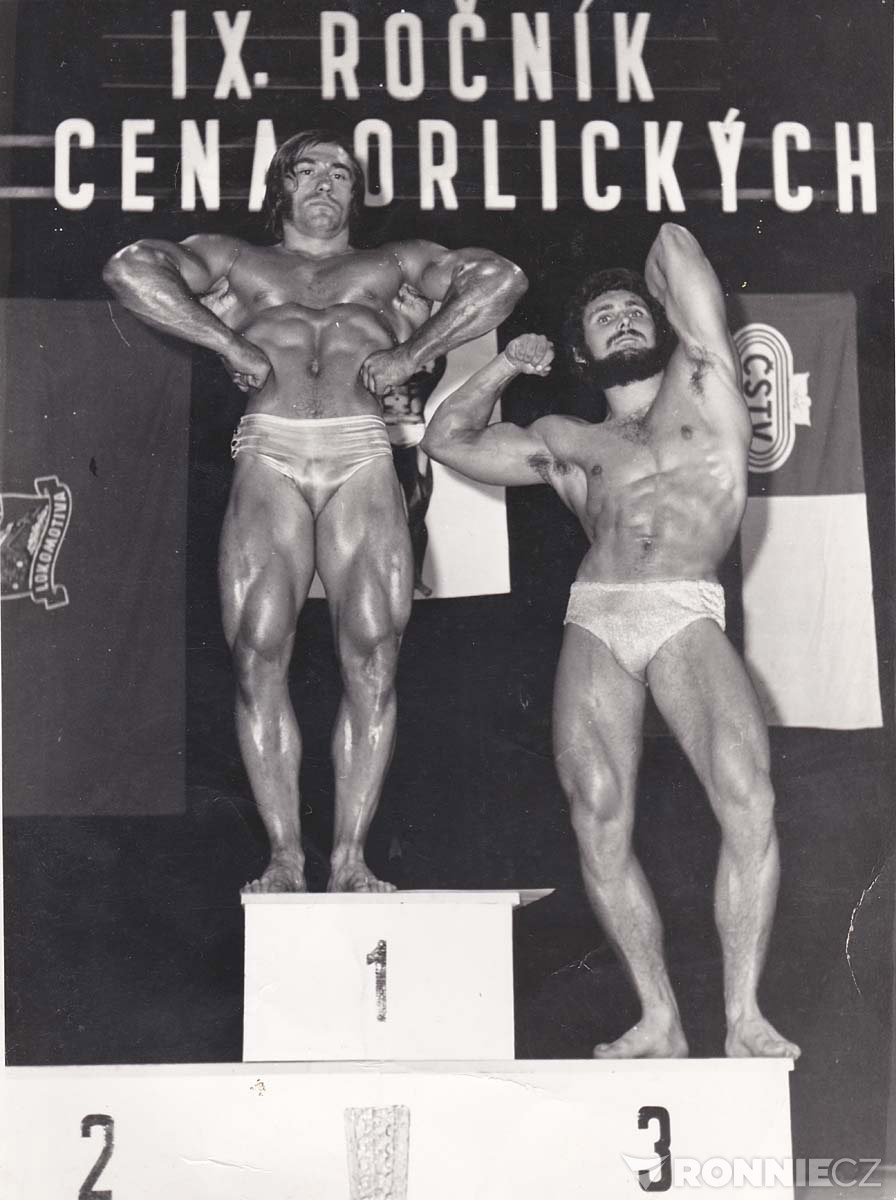 1974 Cena Orlick�ch hor � zleva V�clav Pap�rn�k, Anton�n Pluha�