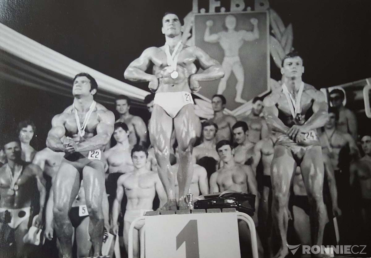 MR �SSR 1969 Brno - 1. m�sto Szalay, 2. m�sto Kypr, 3. m�sto Div�lek, kter� jako prvn� na sv�t� pou�il vlastn� hudebn� doprovod p�i voln� sestav�. Akce se z��astnil i Ben Weider, kter� pak hudebn� doprovod p�evzal jako standard p�i voln�ch sestav�ch