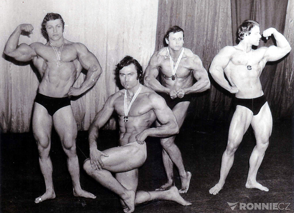1980 Ostrava, Mistrovstv� �SR � v�t�zov� v�ech v��kov�ch kategori� � Pavel �ediv� v pokleku, zleva Miroslav Jastrzebski, Bohumil Div�lek a Jan �ern�