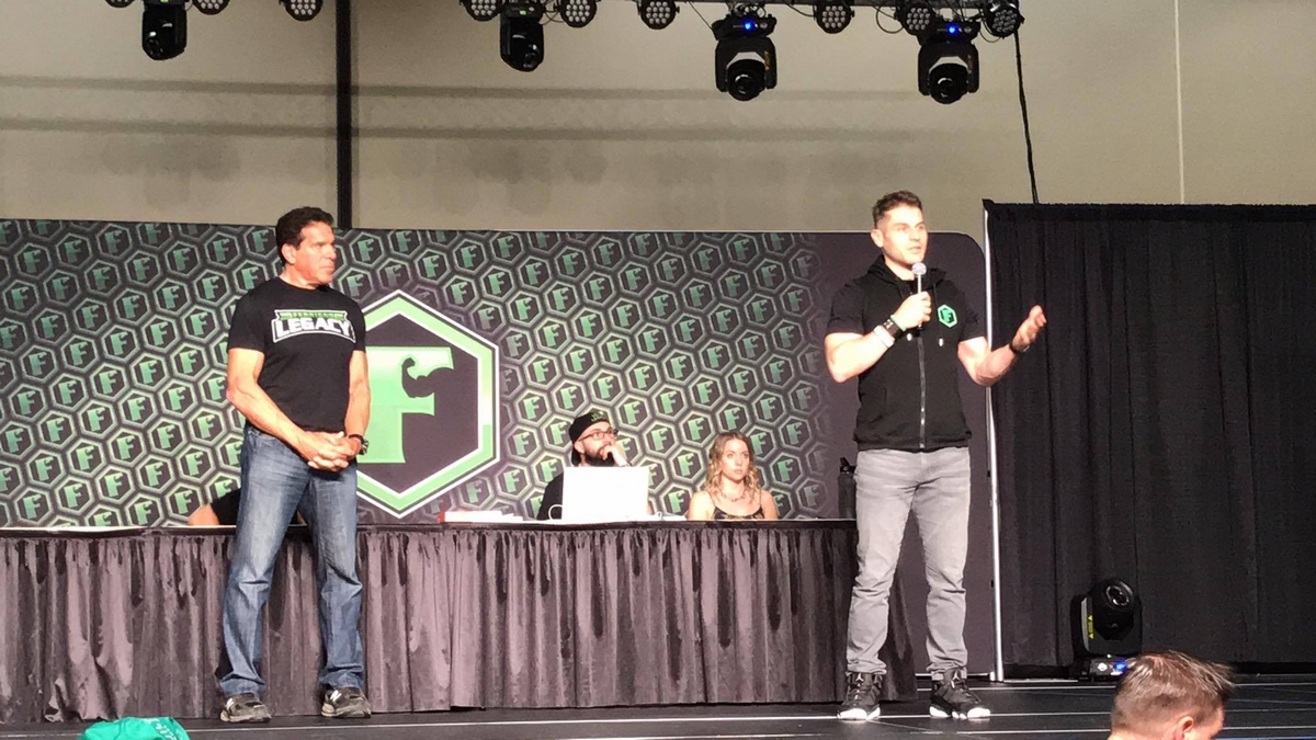 �Lou Ferrigno s po�adatelem sout�e Louem Ferrignem Jr.