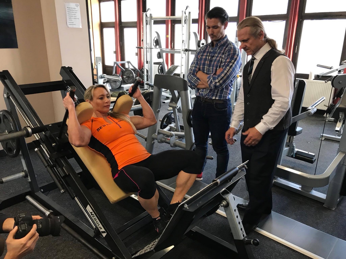 Margita Z�molov�, Tom Platz��