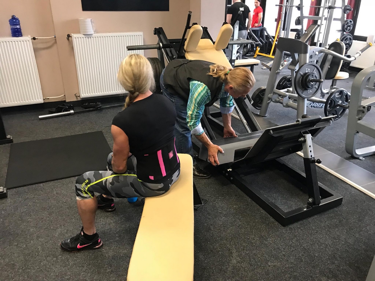 �Margita Z�molov�, Tom Platz��