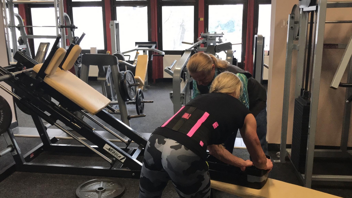 �Margita Z�molov�, Tom Platz��