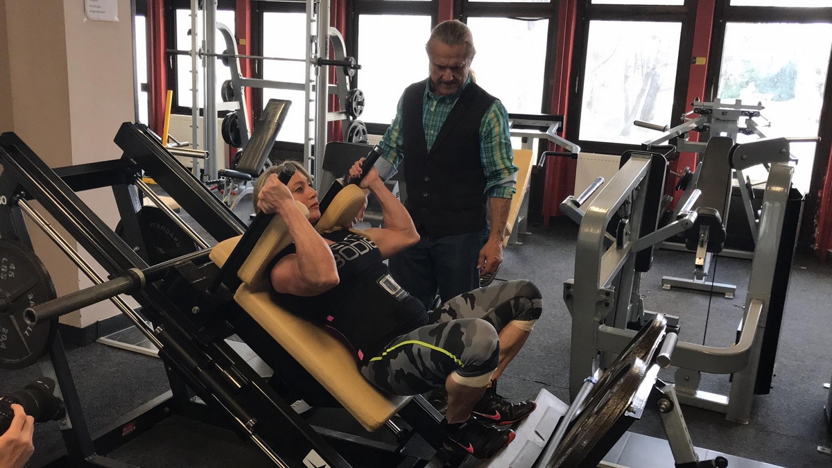 ��Margita Z�molov�, Tom Platz�