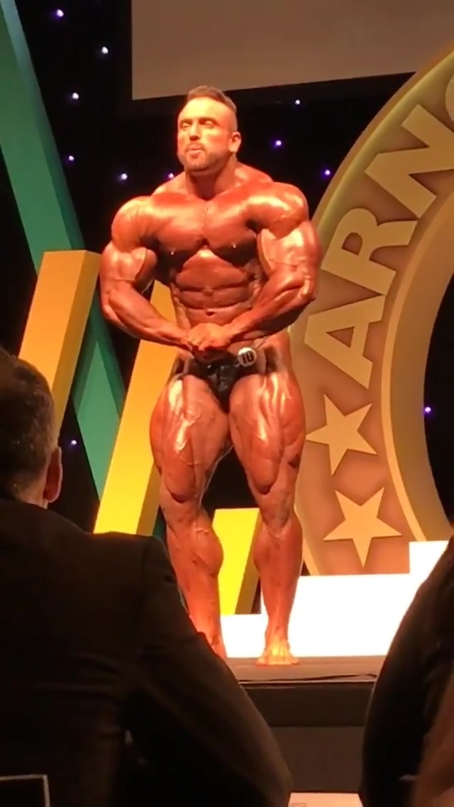 Luke Sandoe�