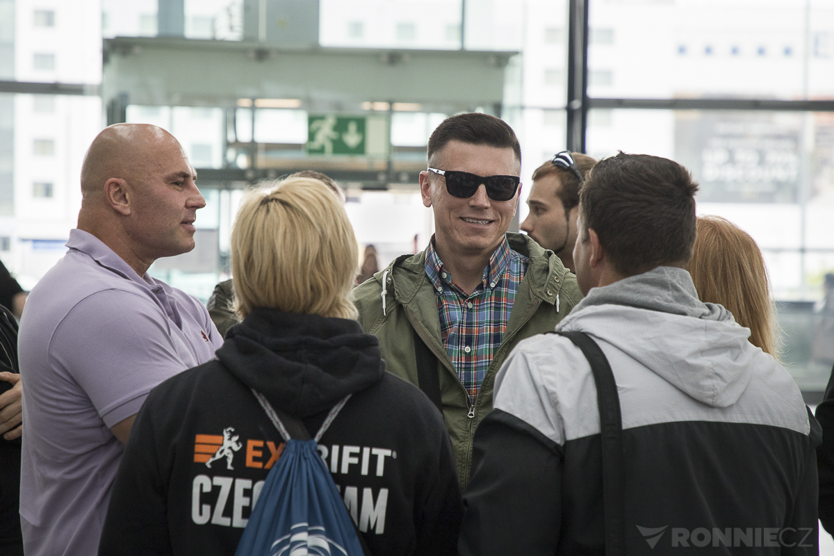 Prezident SKF�R Tom� Bure�, Vja�eslav Vinogradov a z�dy stoj�c� st�tn� tren��i�