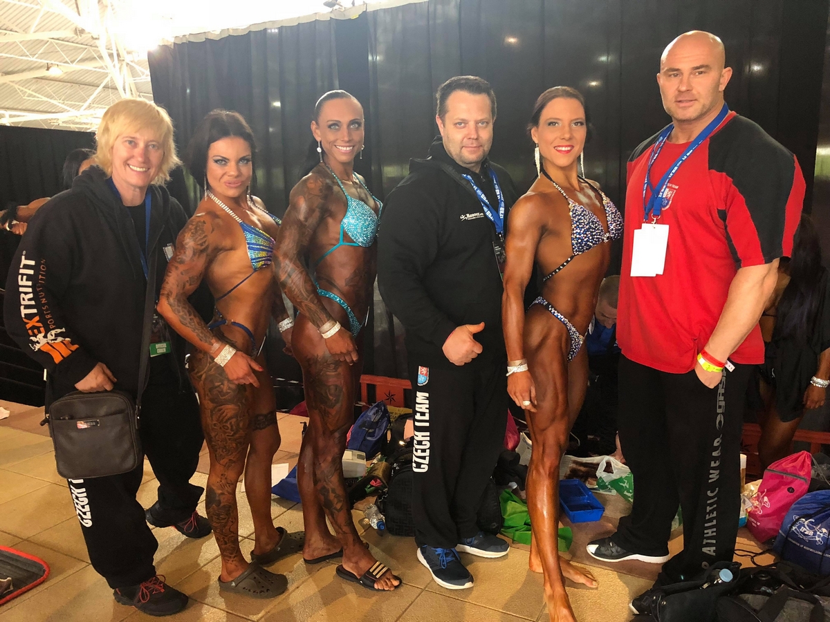 Zdena Raz�mov�, Arleta Krausov�, Jana Cocherov�, Martin Novotn�, Jitka Vorlov�, Tom� Bure��(foto: Martin Dvoro���k)�����