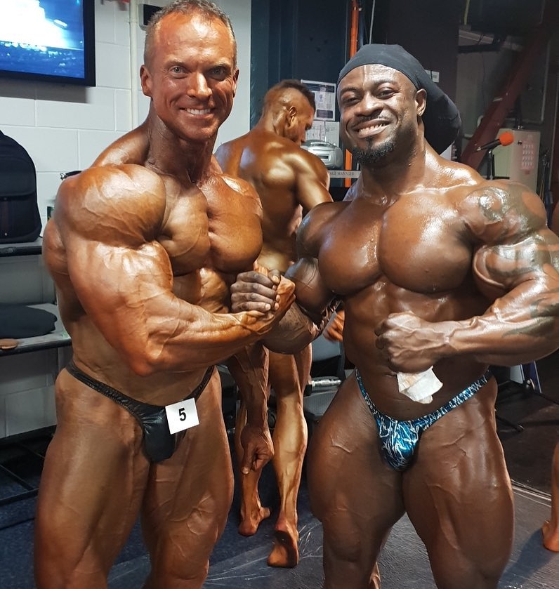 Justin Wessels�a William Bonac, kter� na sout�i vystoupil exhibi�n�