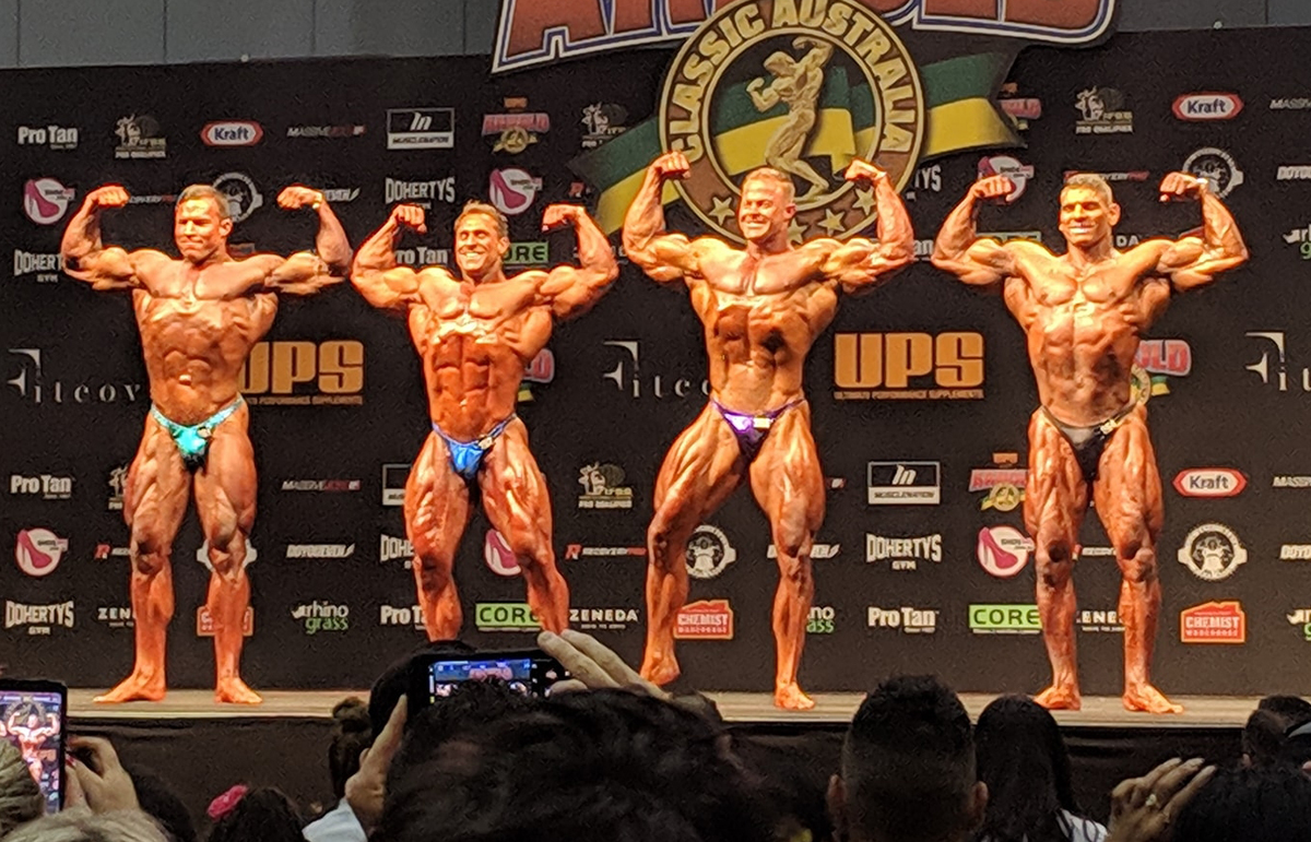 Jake Nikolopoulos, Ross Moloney�(oba uprost�ed)