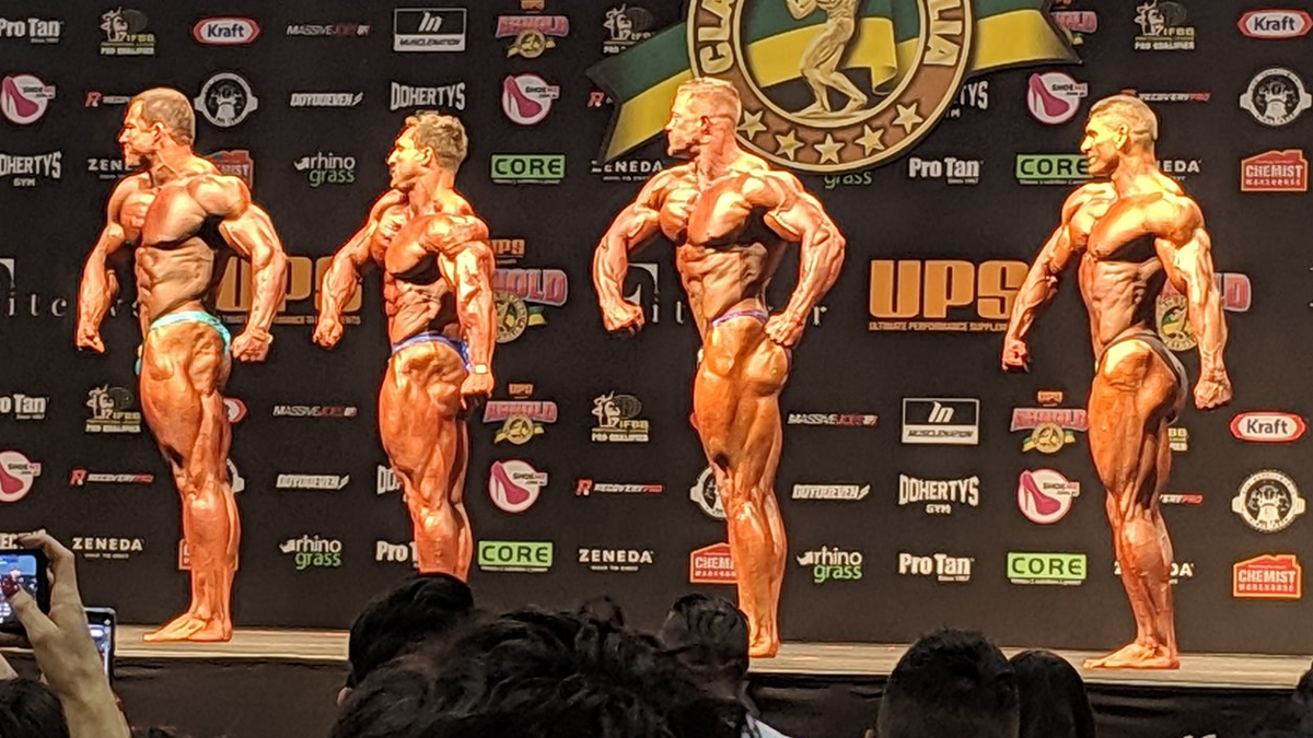 Jake Nikolopoulos, Ross Moloney�(oba uprost�ed)�