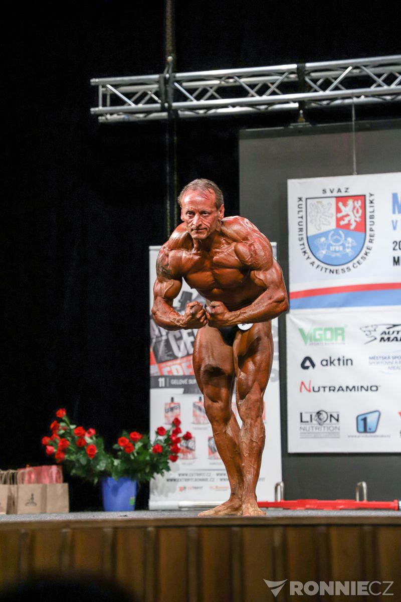 Pavel Barton��ek