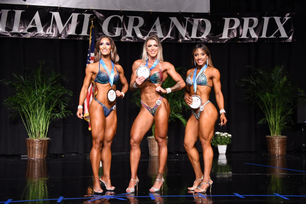 Elena Vasquez, Angela Borges, Deydania Rodriguez�