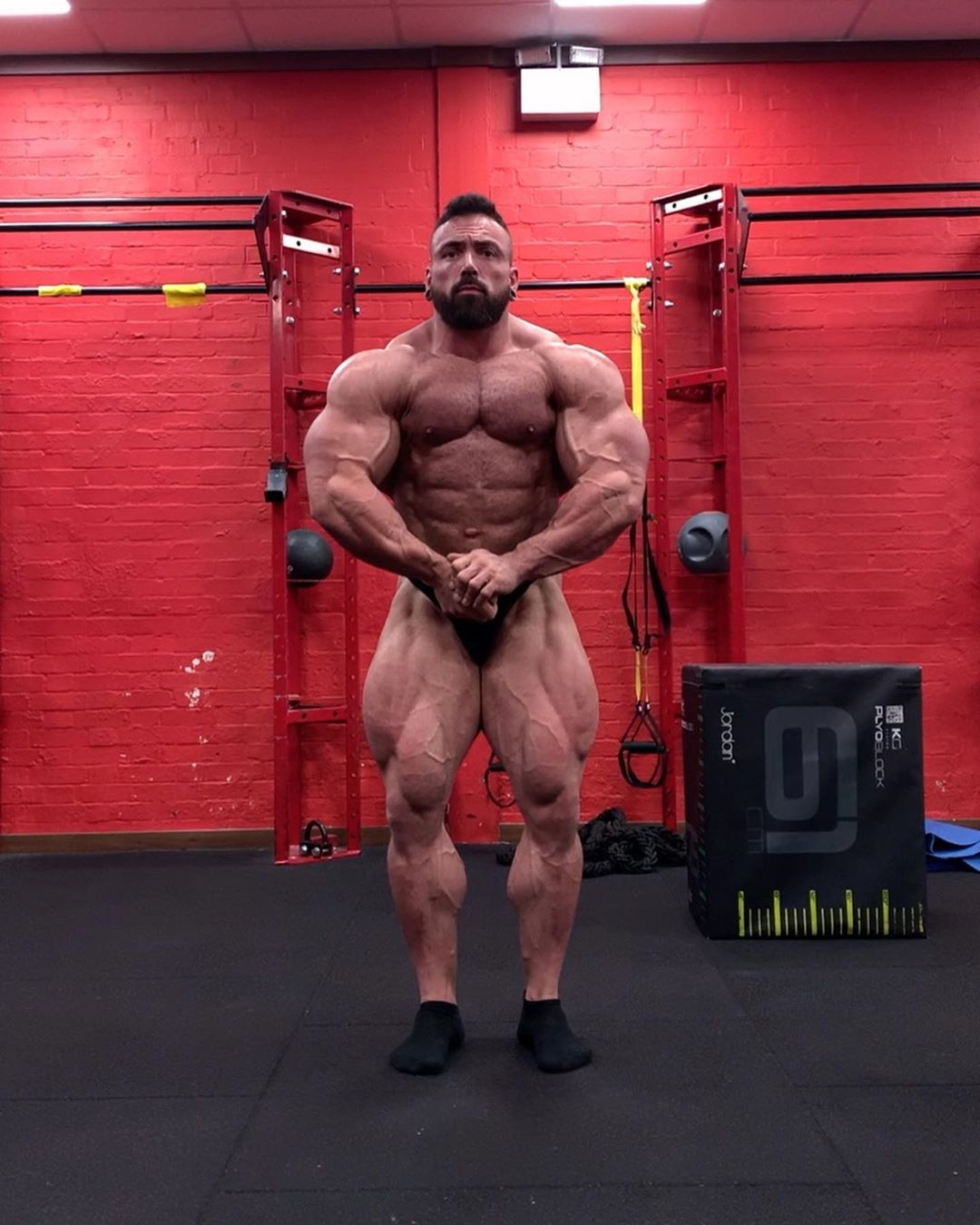 Luke Sandoe�