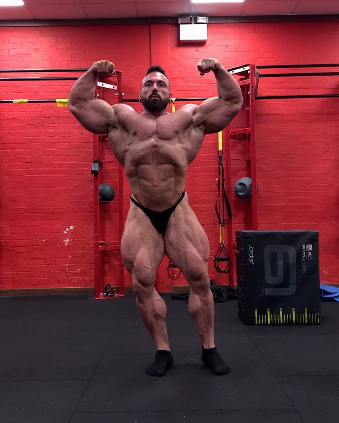 Luke Sandoe�