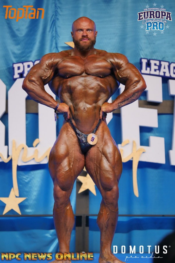 �James Hollingshead