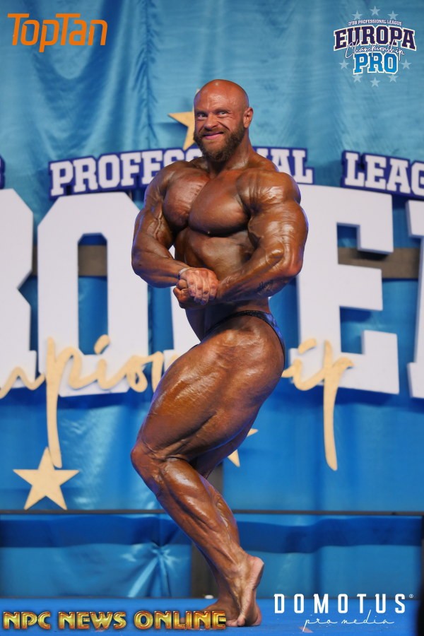 James Hollingshead�