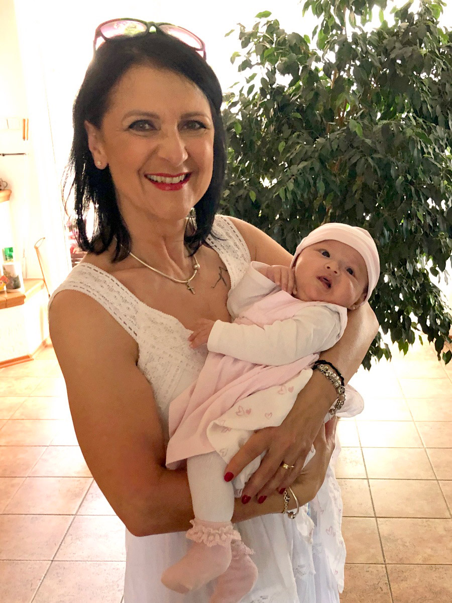 Diana Ebermannov� s vnu�kou Miou