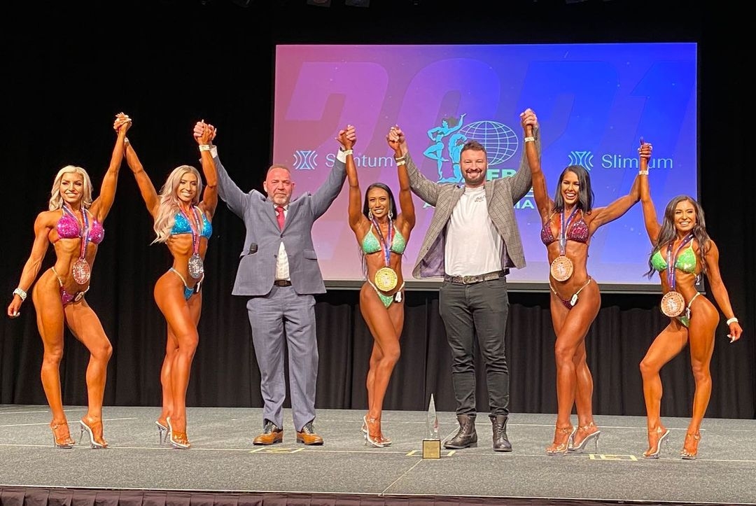 Stephanie Kalms, Aleksandra Banda, Melissa Carver, Jessica Johnson, Claire Bonaccorso�