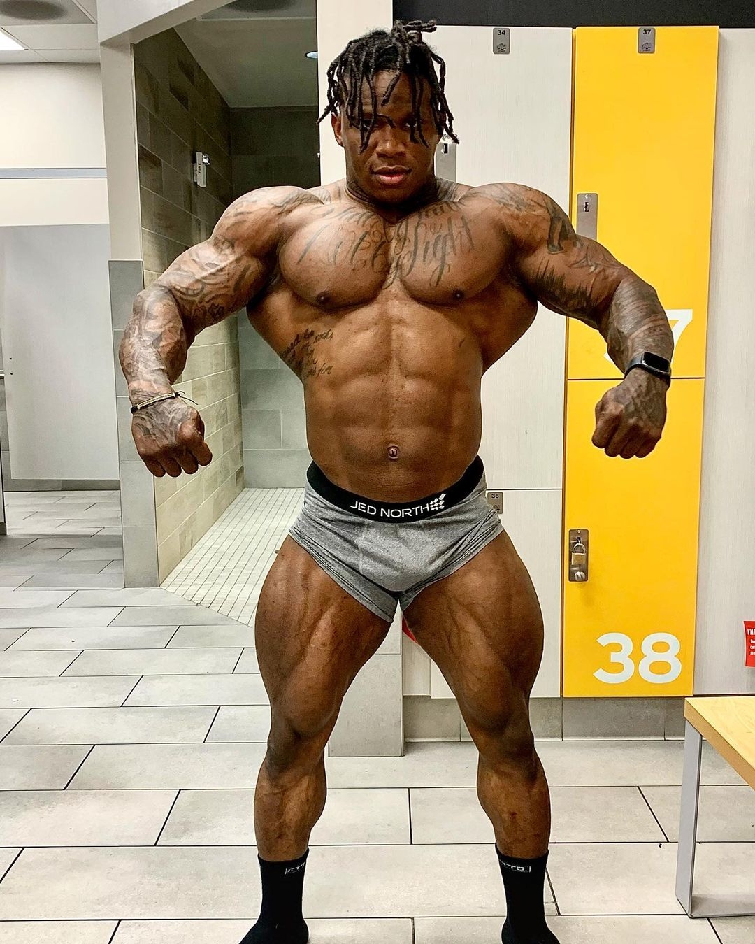 Tonio Burton