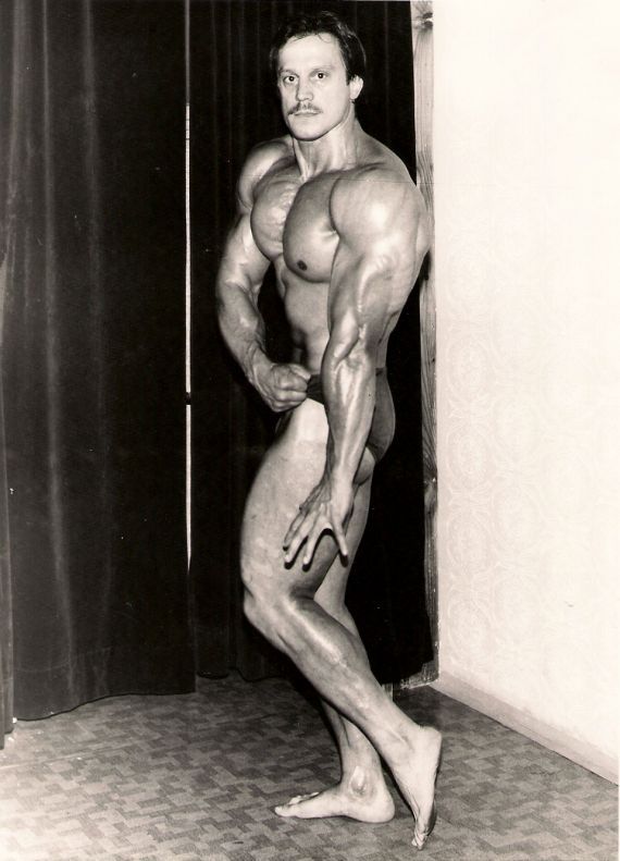 Anton Holi�