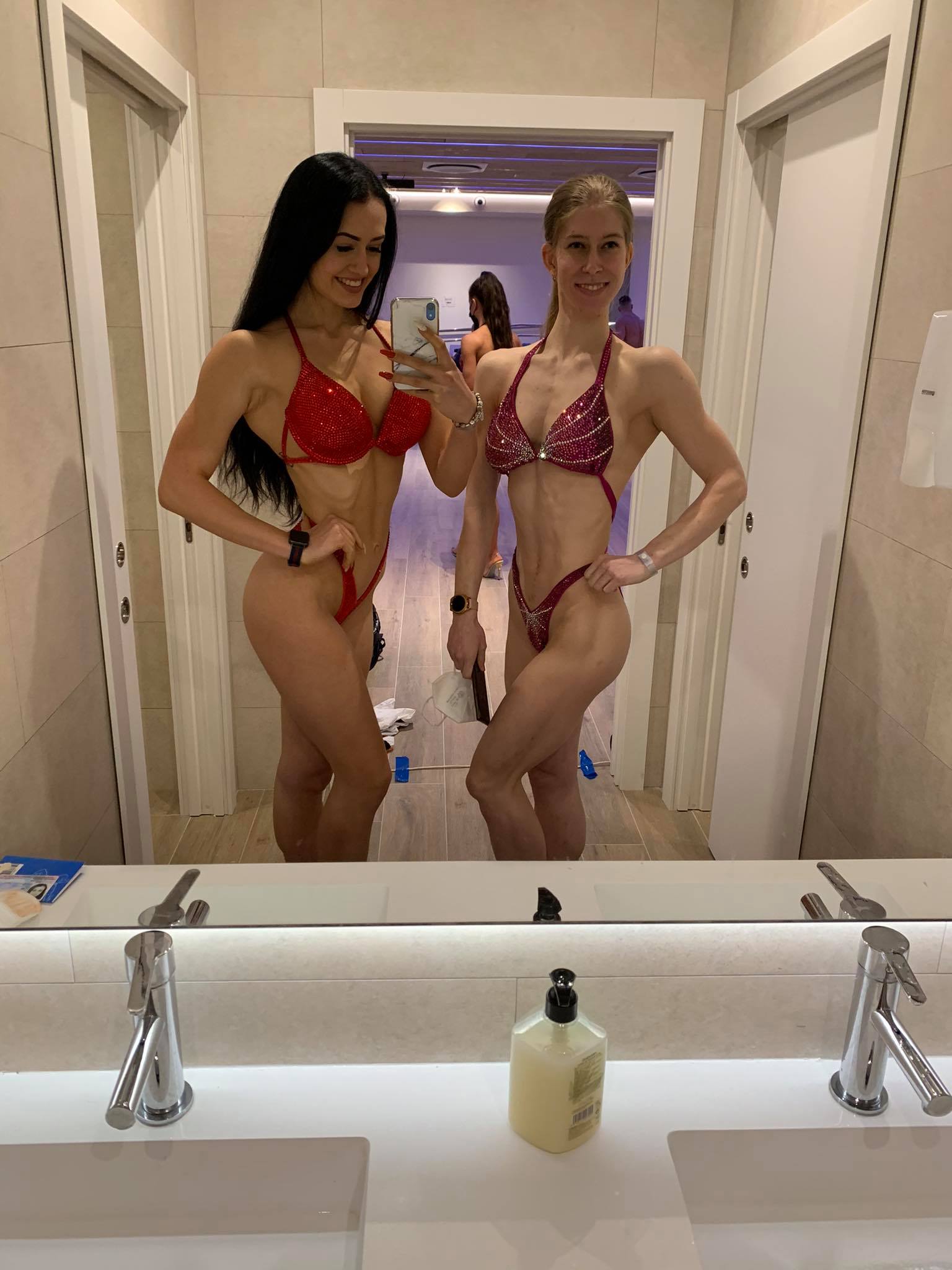 Petra Zvon��kov�, Nikoleta Hricov�
