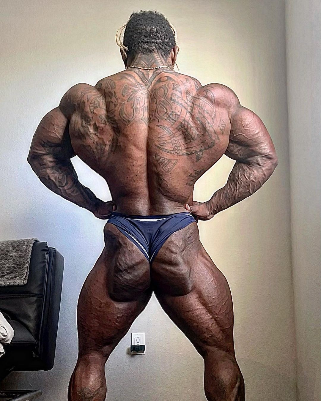 Tonio Burton