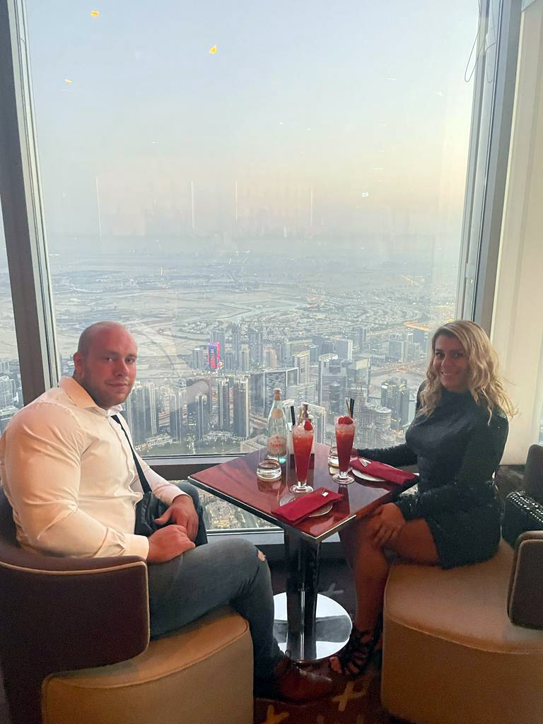 Ren� s p��telkyn� v Dubaji