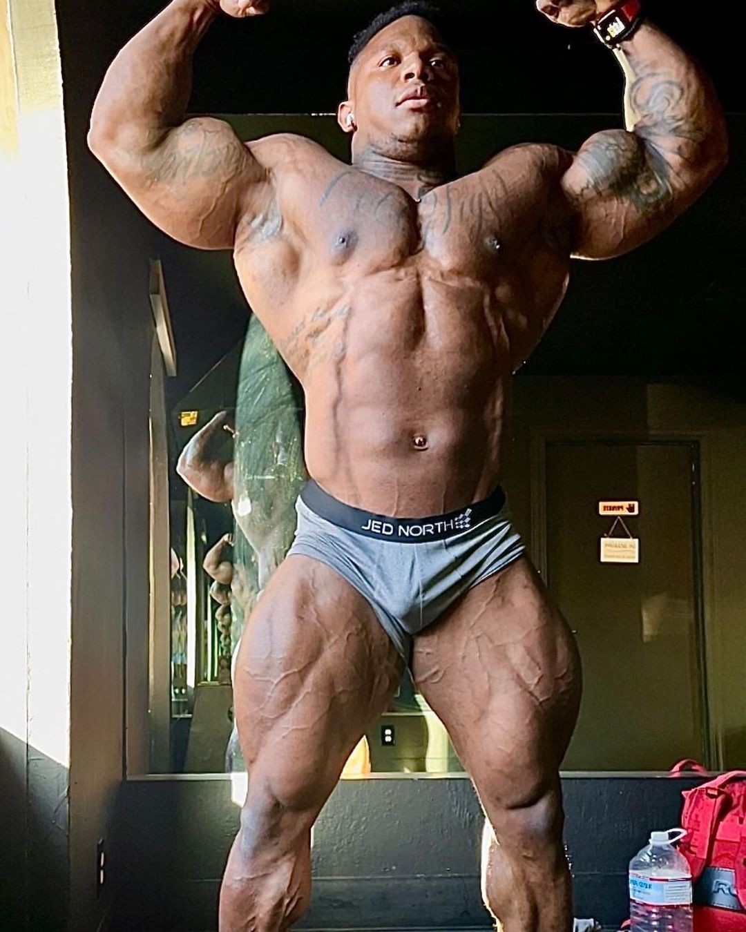 Tonio Burton