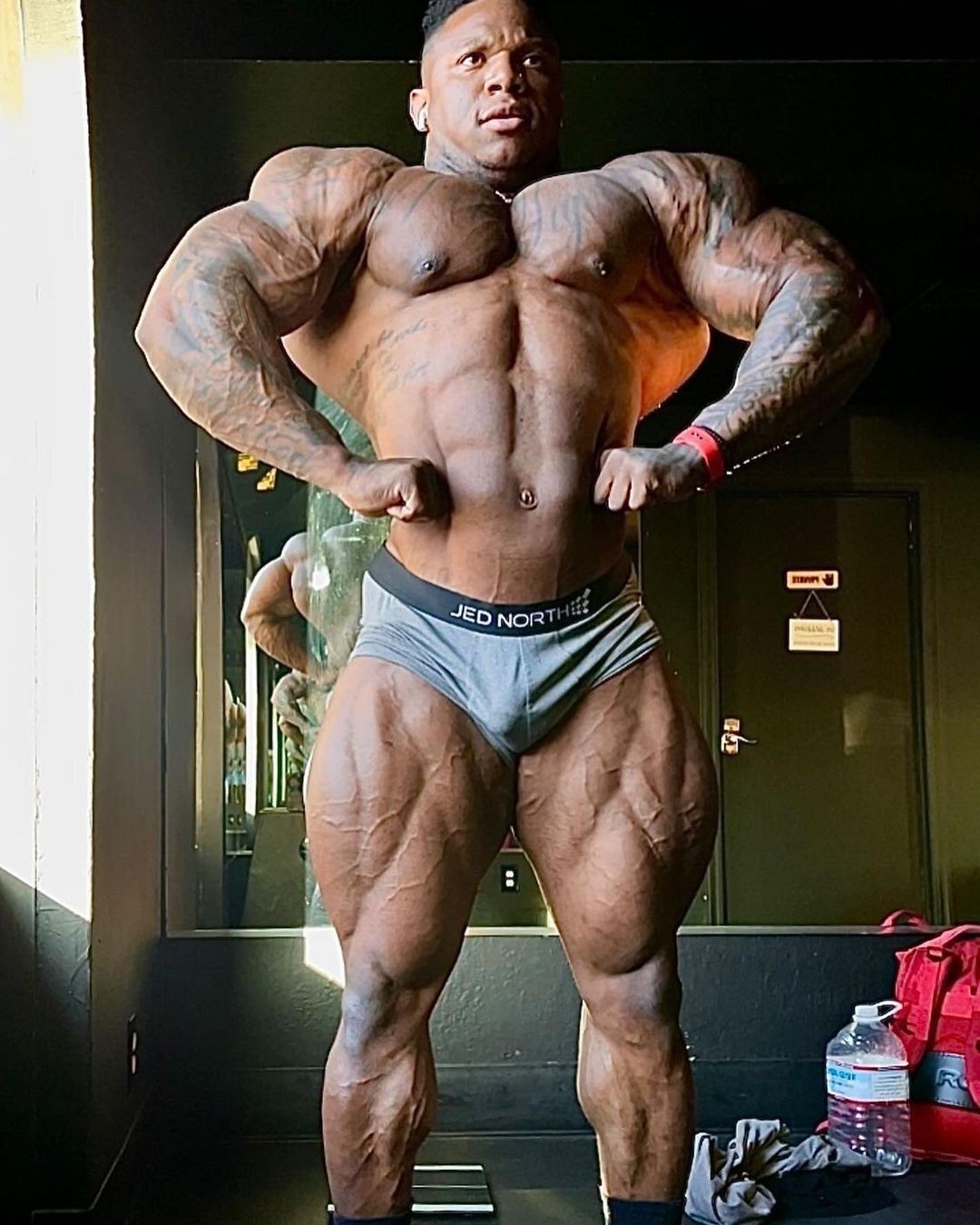 Tonio Burton