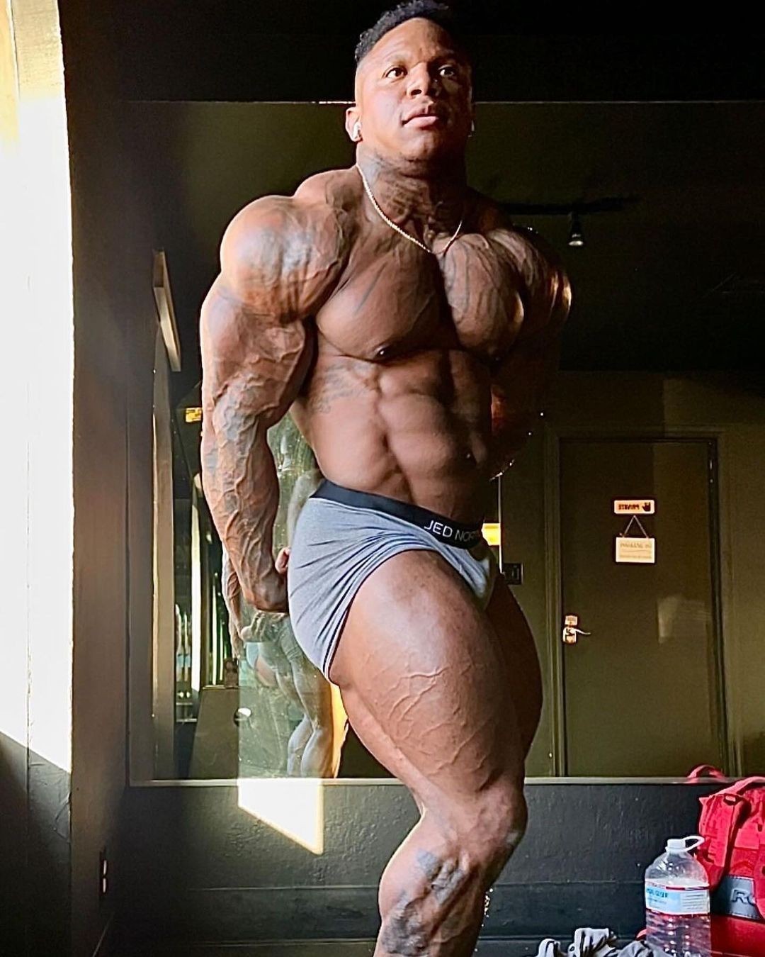 Tonio Burton