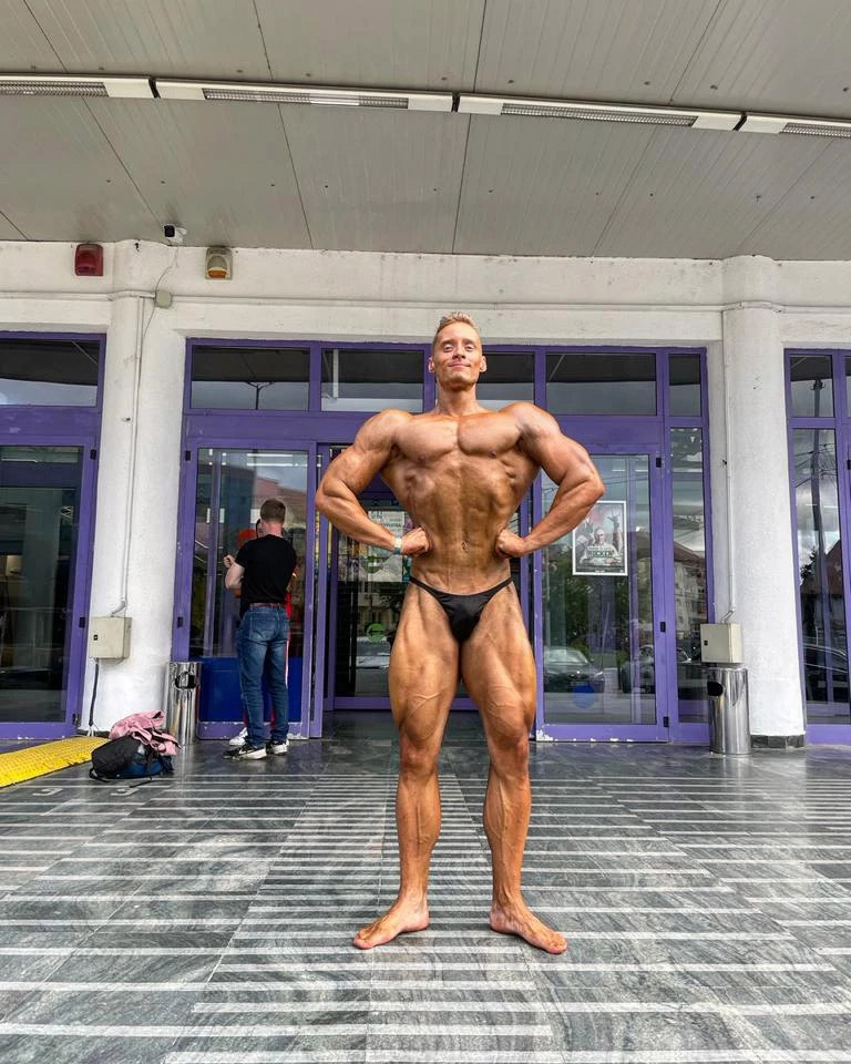 �imon Greb�k na IFBB International Grand Prix Romania 2022