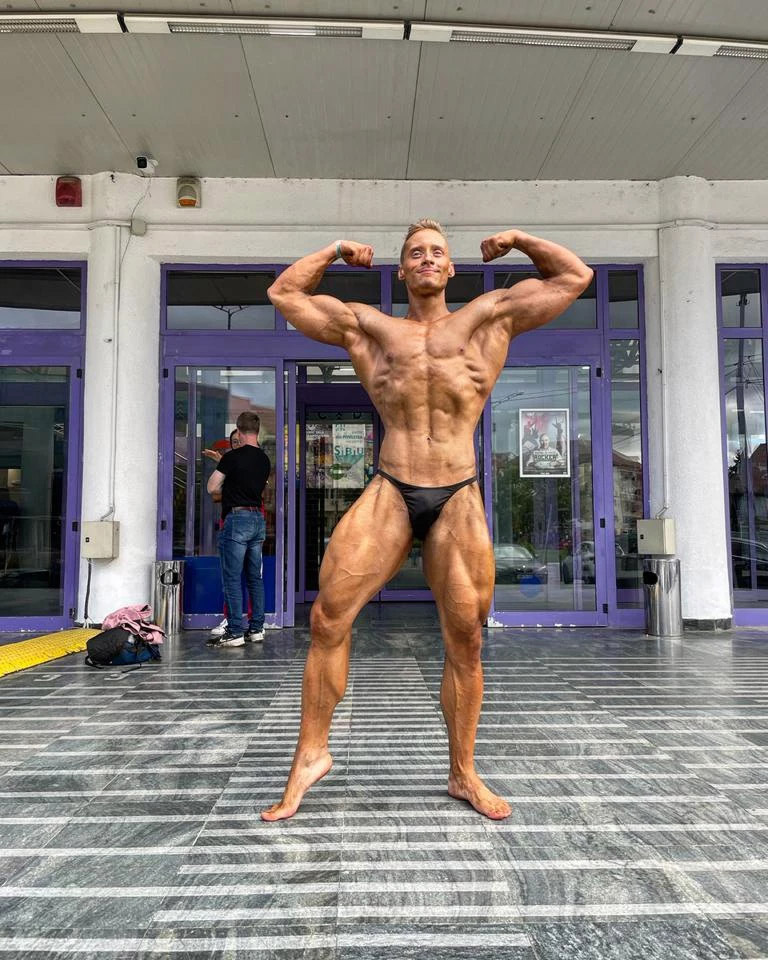 �imon Greb�k na IFBB International Grand Prix Romania 2022