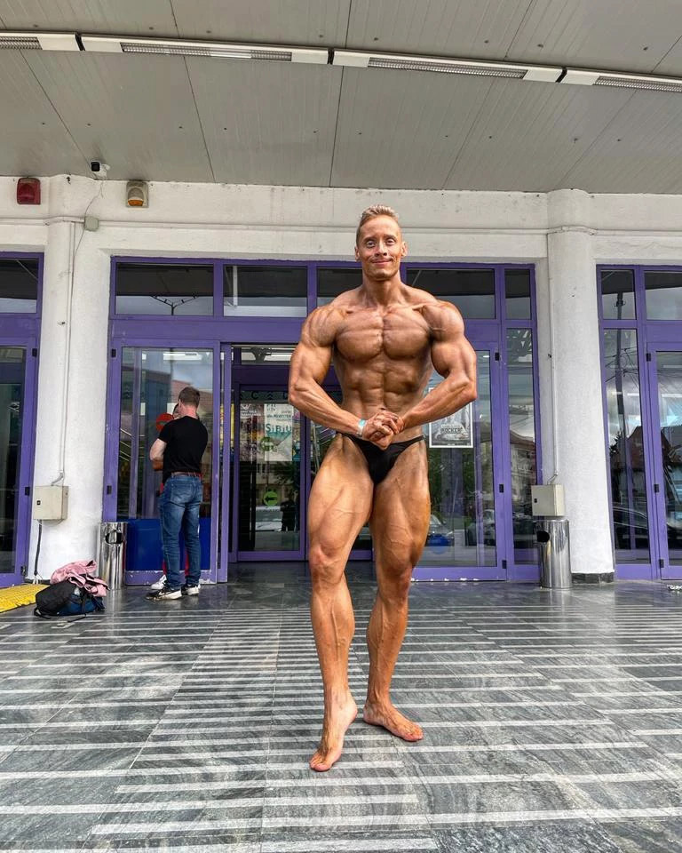 �imon Greb�k na IFBB International Grand Prix Romania 2022